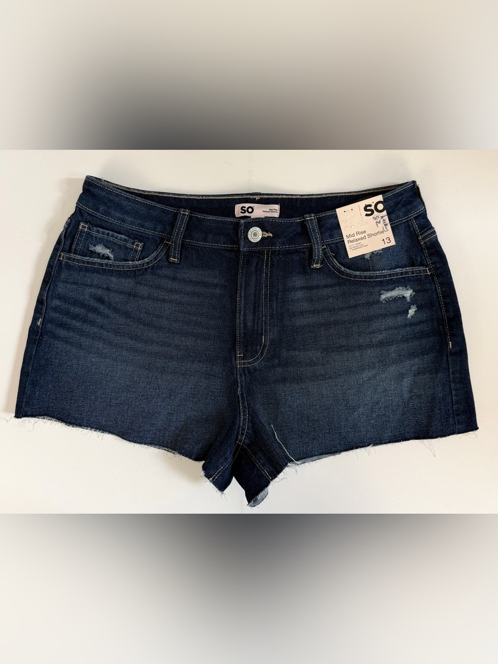 SO Dark Wash Denim Mid-Rise Relaxed Dit Shortie Shorts Juniors 13/31W.      NWT